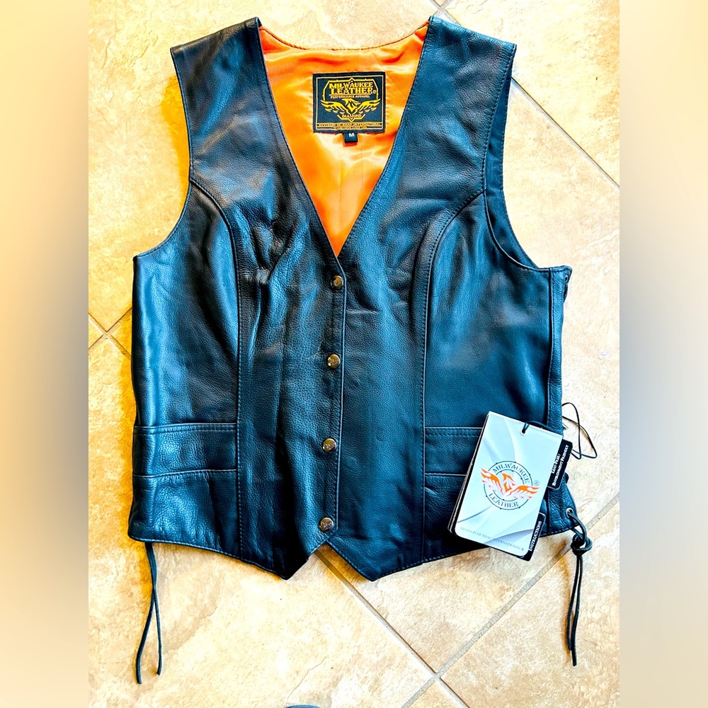 NWT MILWAUKEE Men’s Premium Black Leather Moto Vest.  Concealed Carry SZ M